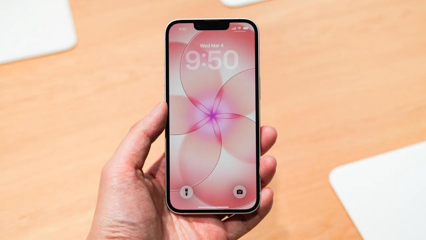 Apple, iPhone 17e için Samsung'a güvendi: Milyonlarca OLED panel siparişi!